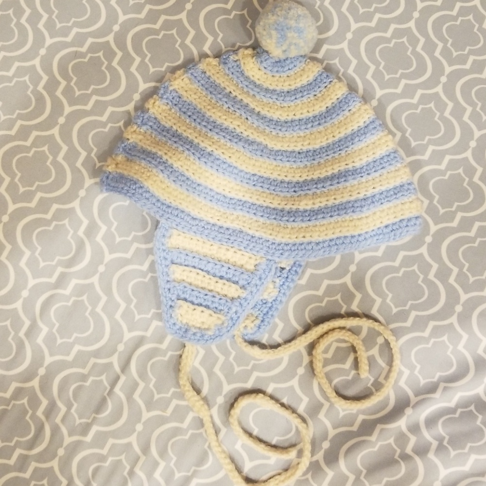 Vintage knit hat with pom pom